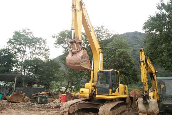 四川出售转让二手5304小时2012年小松PC240LC挖掘机