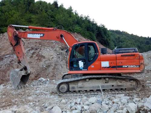 江西出售转让二手8000小时2012年斗山DX260LC挖掘机