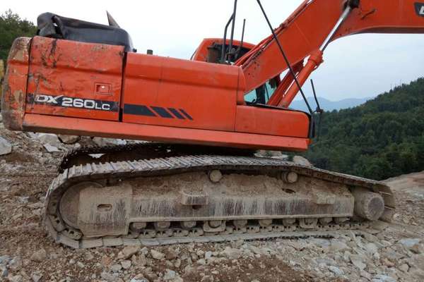 江西出售转让二手8000小时2012年斗山DX260LC挖掘机