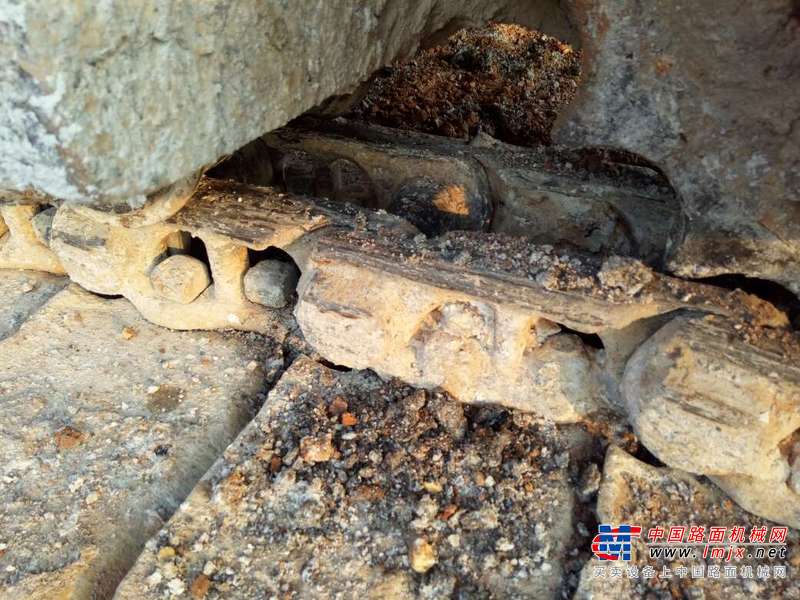 江西出售转让二手21000小时2003年现代R220挖掘机