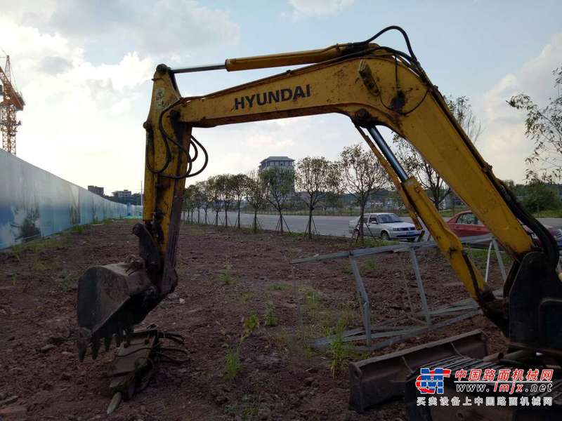四川出售转让二手9500小时2010年现代R60挖掘机