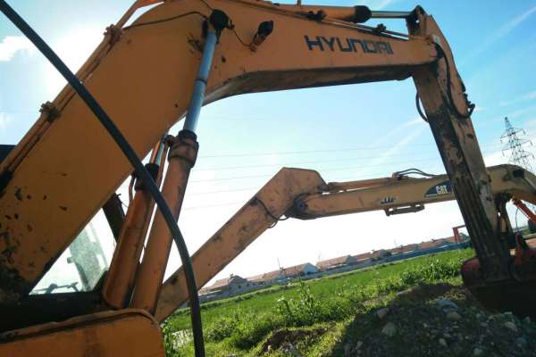 辽宁出售转让二手9000小时2007年现代R225LC挖掘机