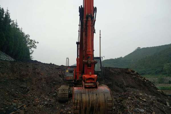 山西出售转让二手6300小时2011年日立ZX270挖掘机