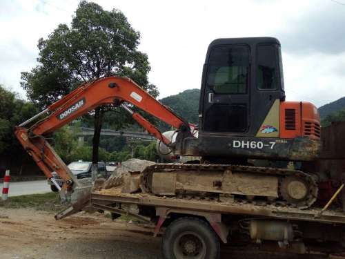 江西出售转让二手8000小时2011年斗山DH55挖掘机