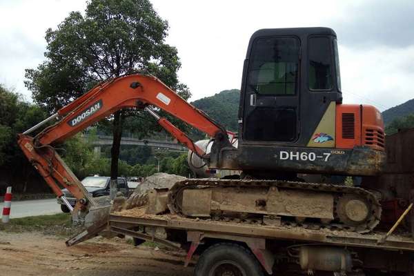 江西出售转让二手8000小时2011年斗山DH55挖掘机