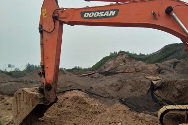 河北出售转让二手8000小时2009年斗山DH225LC挖掘机