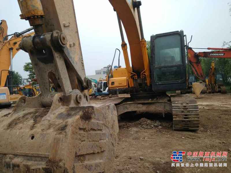河北出售转让二手6000小时2010年现代R215挖掘机