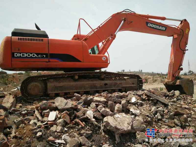 辽宁出售转让二手9000小时2009年斗山DH300LC挖掘机