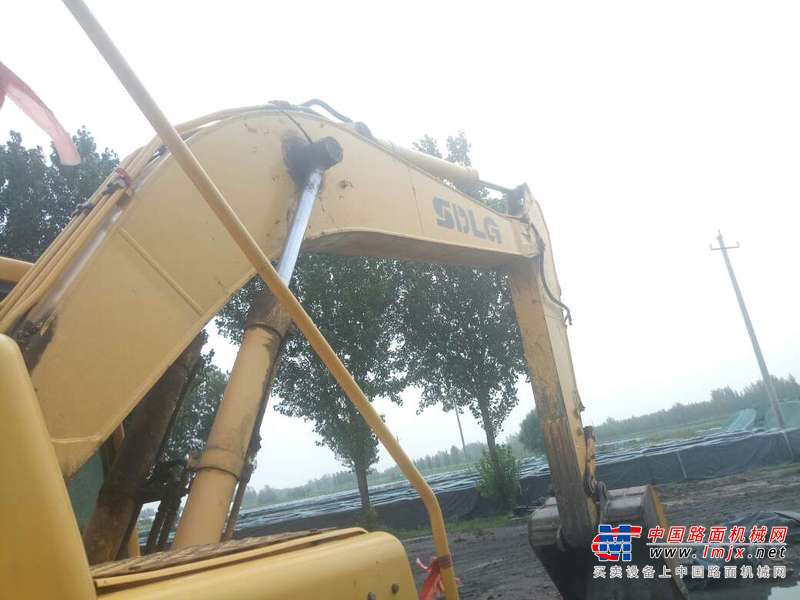 山东出售转让二手8000小时2011年临工LG6210挖掘机