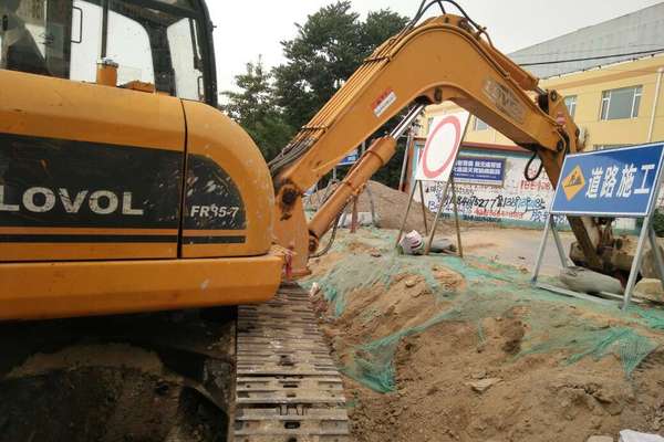 辽宁出售转让二手5000小时2012年福田雷沃FR85挖掘机