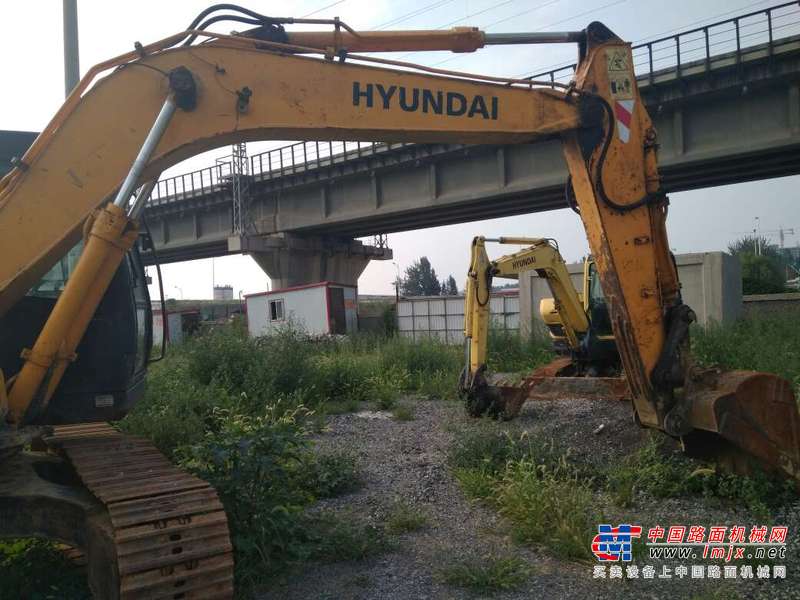 河北出售转让二手7000小时2011年现代R110挖掘机