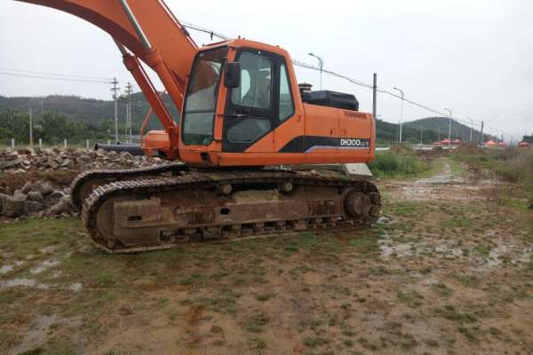 山东出售转让二手12000小时2008年斗山DH300LC挖掘机