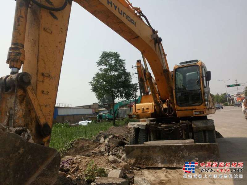 河北出售转让二手12000小时2006年现代轮挖R210W挖掘机