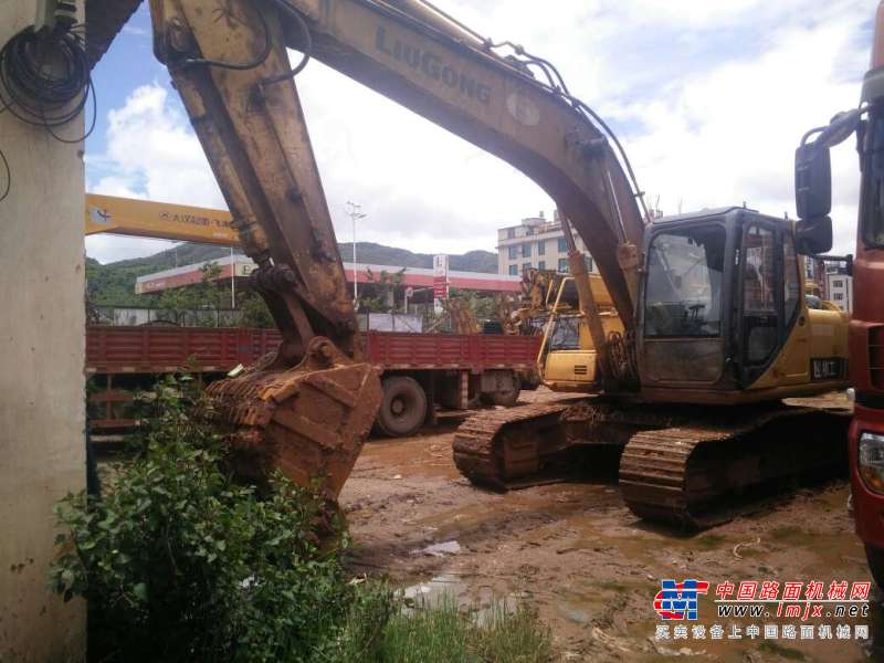 云南出售转让二手15000小时2009年柳工205C挖掘机