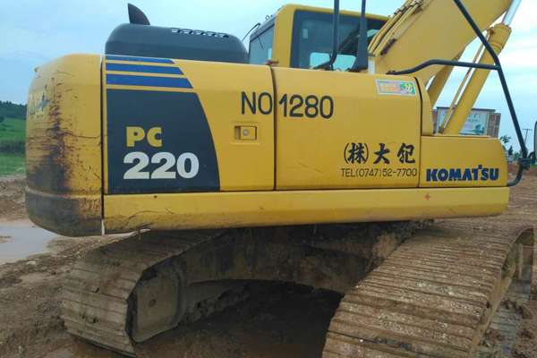 江西出售转让二手2600小时2011年小松PC200挖掘机