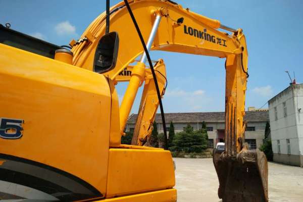 安徽出售转让二手2600小时2013年龙工LG6215挖掘机