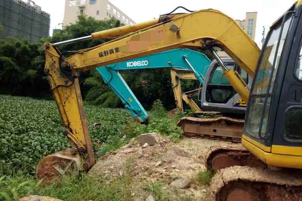 江西出售转让二手15000小时2008年小松PC60挖掘机