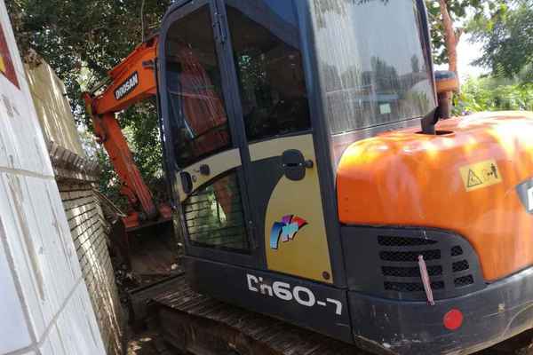 宁夏出售转让二手5200小时2011年斗山DH60挖掘机