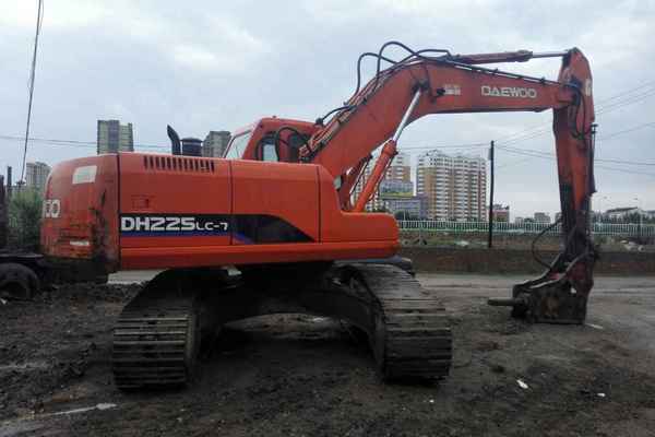 辽宁出售转让二手11000小时2005年大宇DH220LC挖掘机