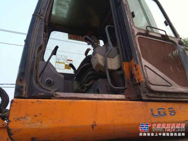 山西出售转让二手4000小时2014年龙工LG6060D挖掘机