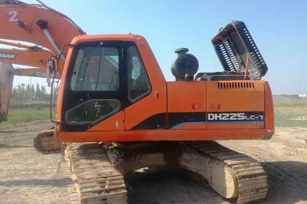 宁夏出售转让二手8900小时2010年斗山DH225LC挖掘机