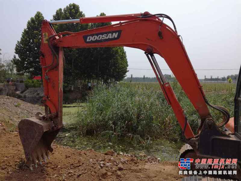 山东出售转让二手7600小时2014年斗山DX60挖掘机
