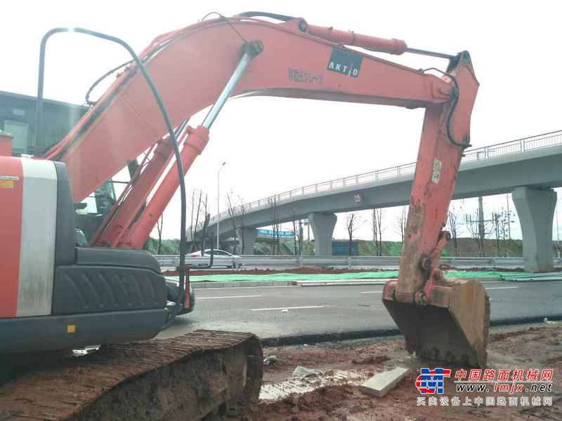 江西出售转让二手8600小时2010年日立ZX200挖掘机