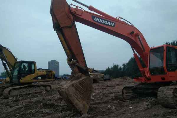 重庆出售转让二手15000小时2008年斗山DH300挖掘机