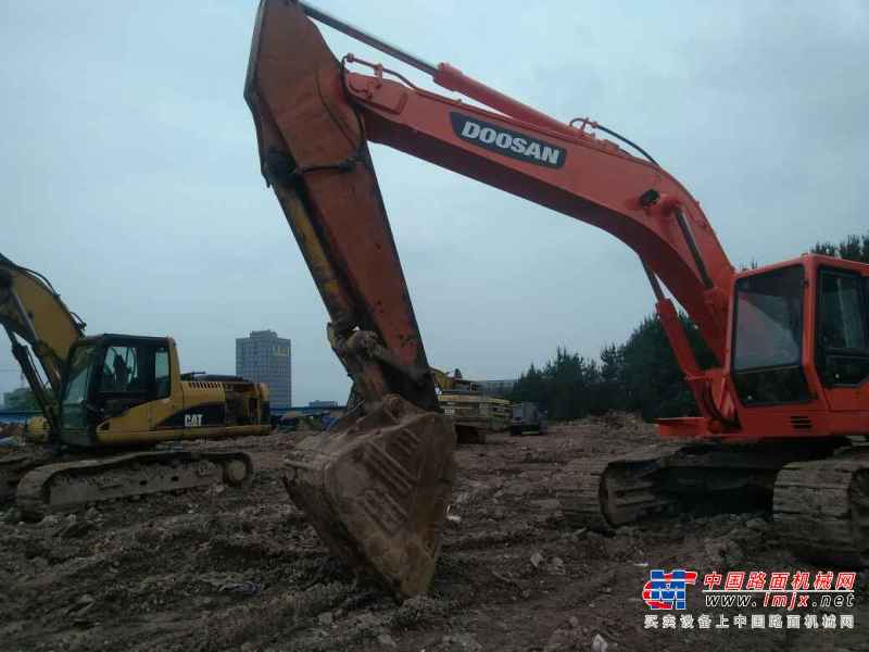 重庆出售转让二手15000小时2008年斗山DH300挖掘机