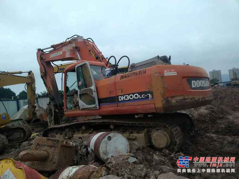 重庆出售转让二手12000小时2008年斗山DH300挖掘机