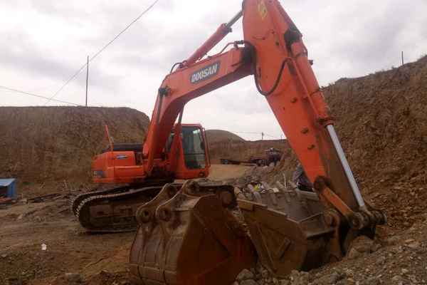 内蒙古出售转让二手8600小时2010年斗山DH300LC挖掘机