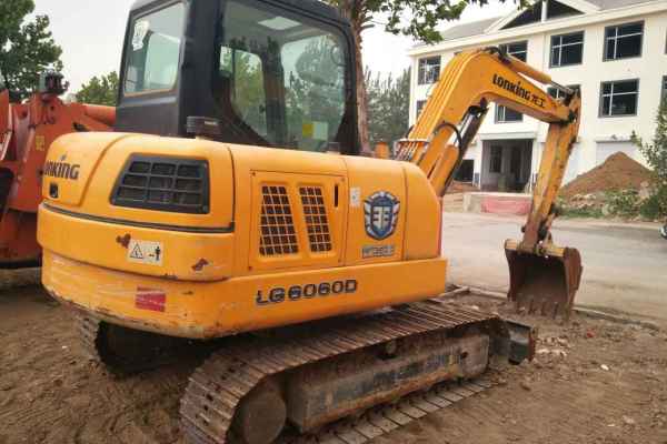 山东出售转让二手1700小时2013年龙工LG6060D挖掘机