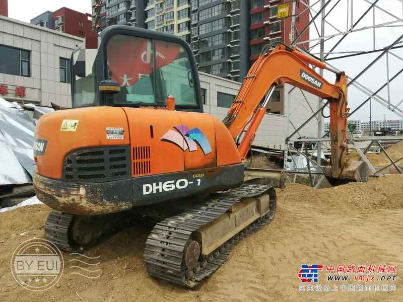 山西出售转让二手9000小时2011年斗山DH60挖掘机