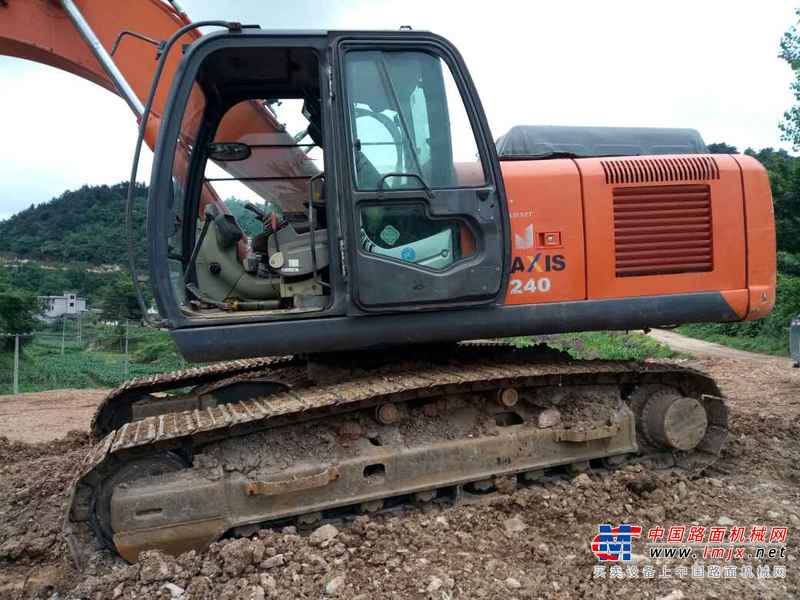 贵州出售转让二手8064小时2011年日立ZX240挖掘机