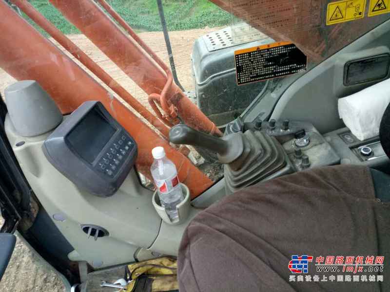 贵州出售转让二手8064小时2011年日立ZX240挖掘机