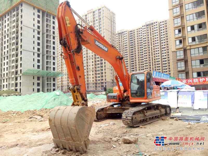 陕西出售转让二手7500小时2011年斗山DX260LC挖掘机