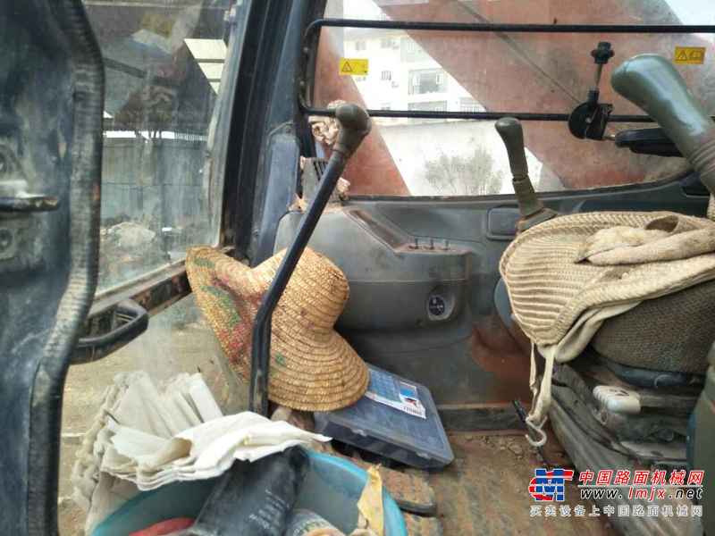 云南出售转让二手12000小时2004年日立EX220挖掘机