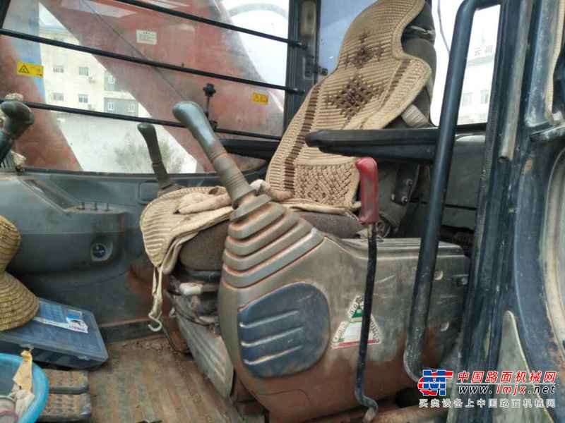 云南出售转让二手12000小时2004年日立EX220挖掘机