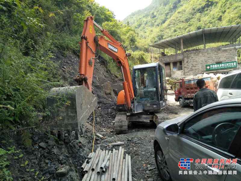 重庆出售转让二手400小时2017年斗山DH60挖掘机