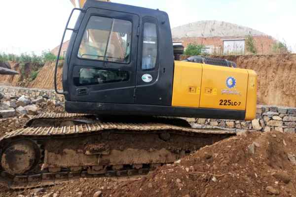辽宁出售转让二手8000小时2009年现代R225LC挖掘机
