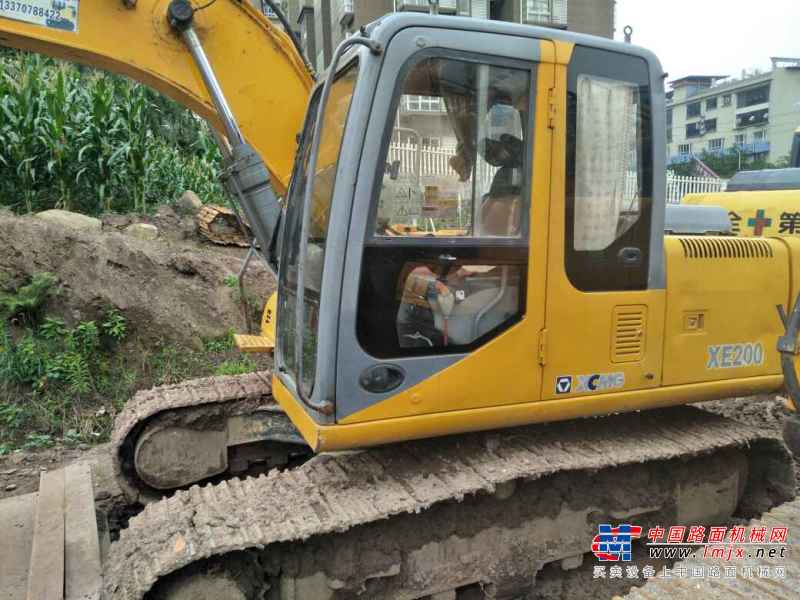 重庆出售转让二手8000小时2011年徐工XE150D挖掘机