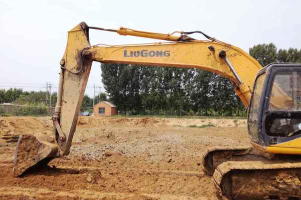 山东出售转让二手11000小时2010年柳工CLG225C挖掘机