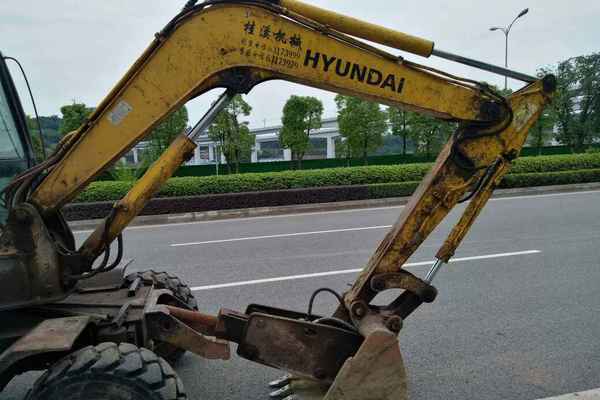 重庆出售转让二手12000小时2009年现代轮挖R60W挖掘机