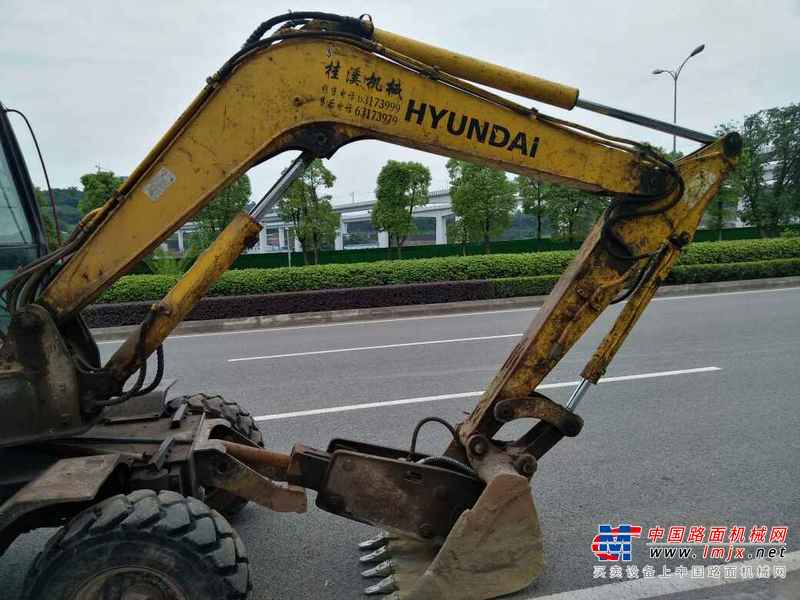 重庆出售转让二手12000小时2009年现代轮挖R60W挖掘机