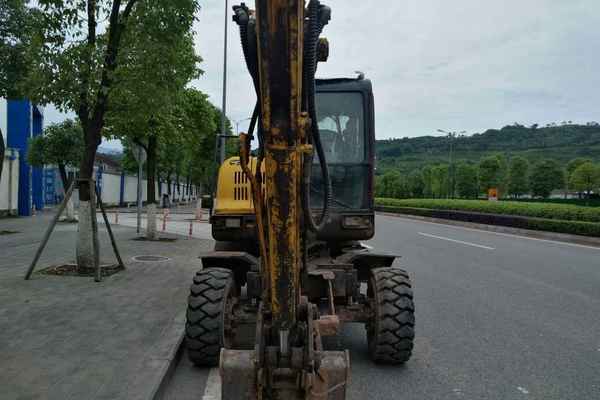 重庆出售转让二手12000小时2009年现代轮挖R60W挖掘机