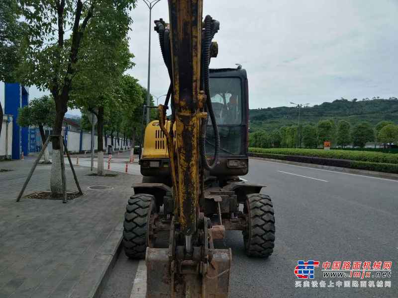 重庆出售转让二手12000小时2009年现代轮挖R60W挖掘机