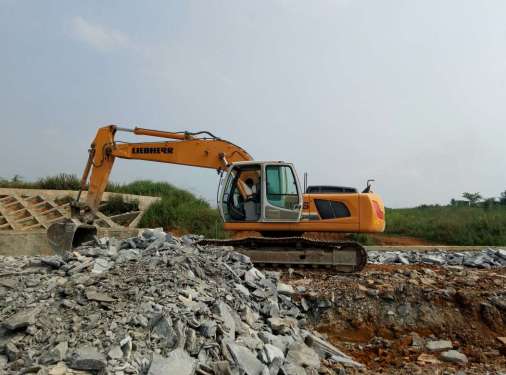 贵州出售转让二手7800小时2010年利勃海尔R926LC挖掘机