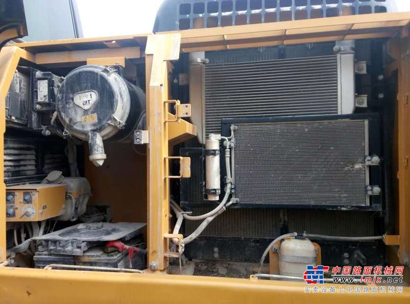 四川出售转让二手4055小时2013年卡特彼勒320D2挖掘机