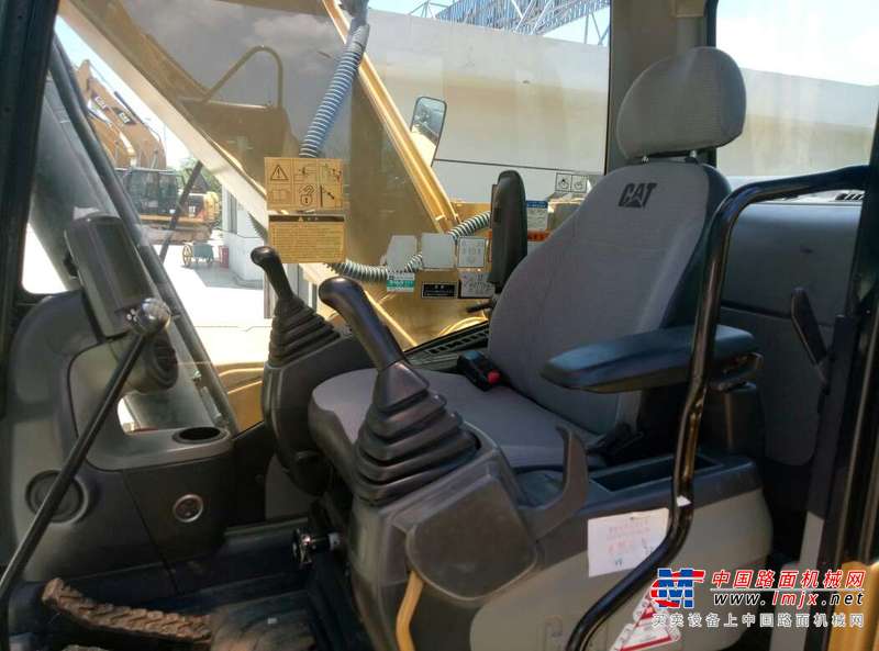 贵州出售转让二手3200小时2015年卡特彼勒320D挖掘机