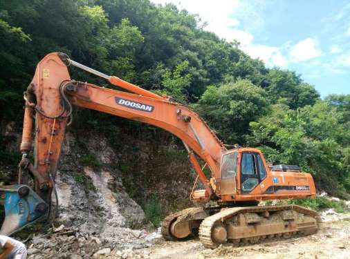 贵州出售转让二手8000小时2011年斗山DH500LC挖掘机